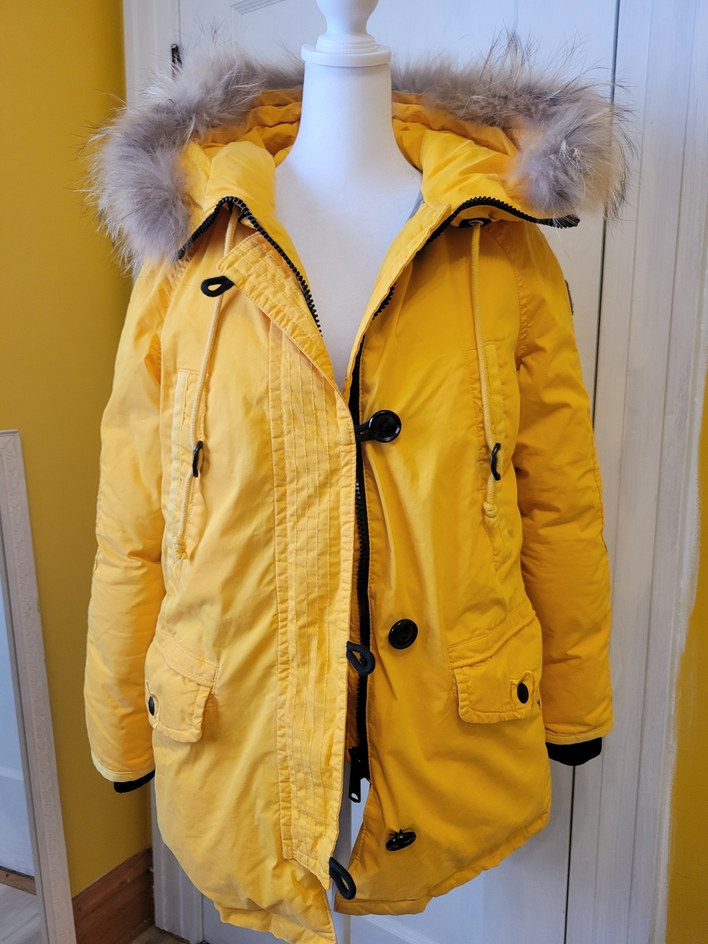 Teenie Weenie Vintage Bright Yellow Hooded Puffer with Faux Fur Hood